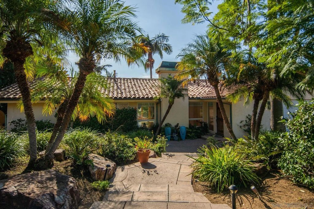 Photo of 2351 Calle Corta, La Jolla, CA 92037 (MLS # 250041429)