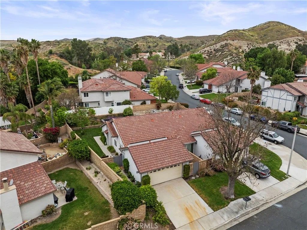 Photo of 28919 Sam Pl, Canyon Country, CA 91387 (MLS # SR26062575)