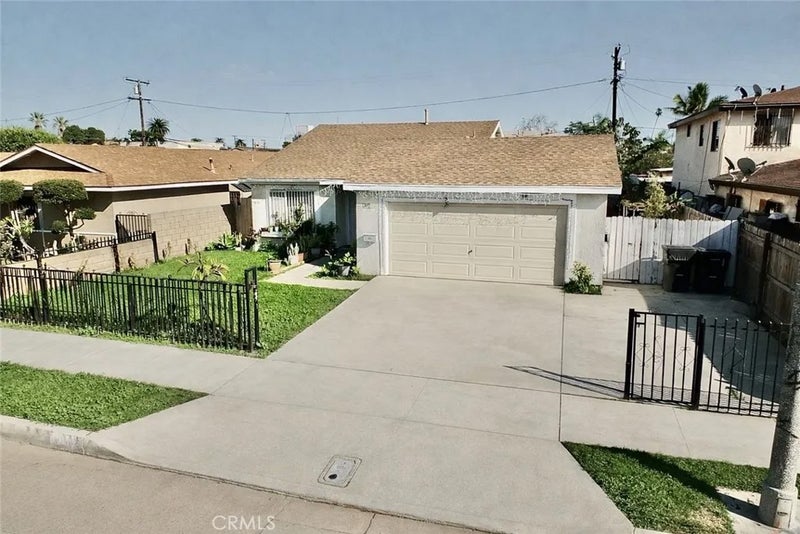 1402 Olive