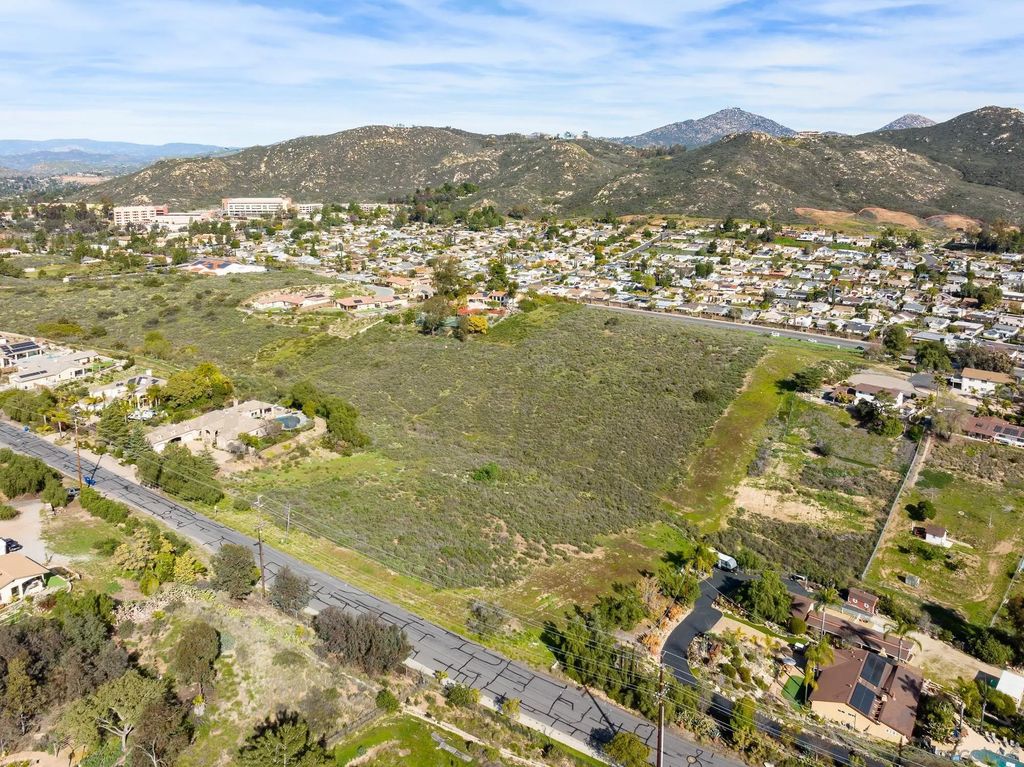 Photo of La Manda Dr, Poway, CA 92064 (MLS # 260002248)
