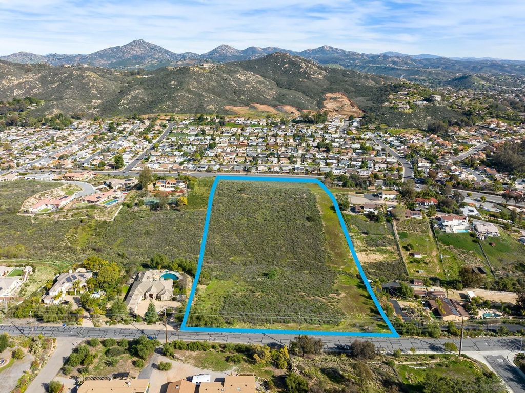 Photo of La Manda Dr, Poway, CA 92064 (MLS # 260002248)