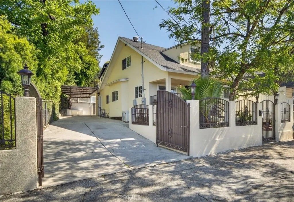Photo of 5929 Weaver Lane, Los Angeles, CA 90042 (MLS # DW26104790)
