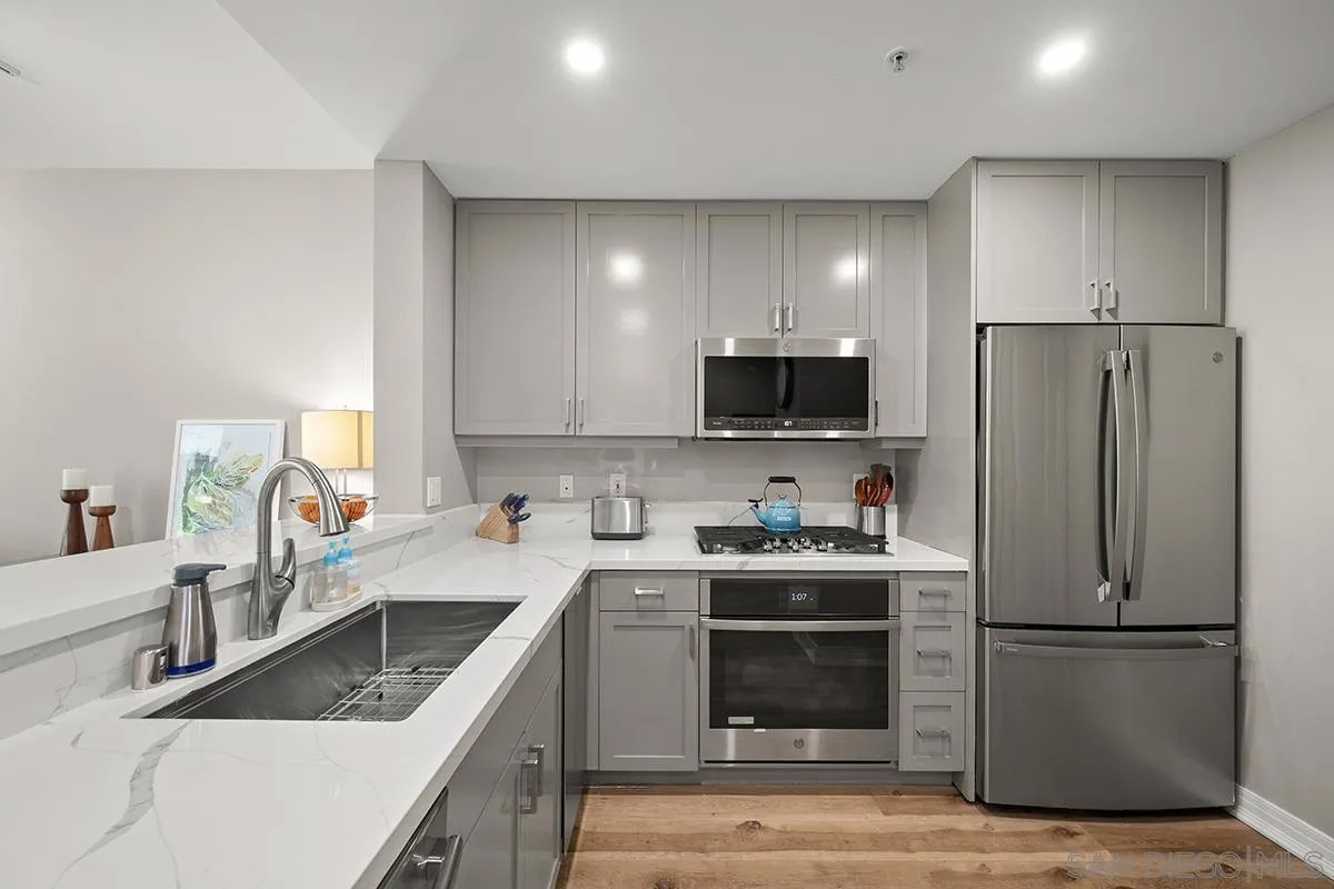 850 Beech Street 416