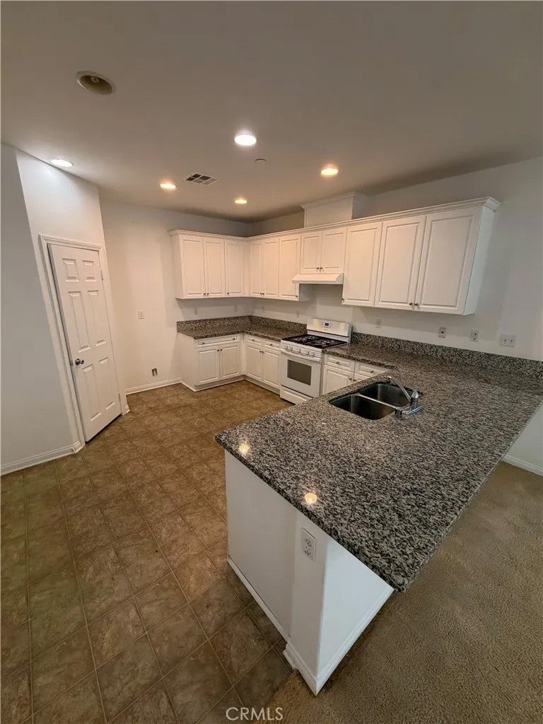 5033 S Centennial