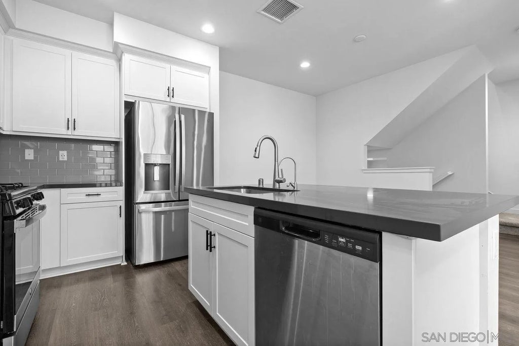 Photo of 340 Waterbury Ct, Santee, CA 92071 (MLS # 260021677)