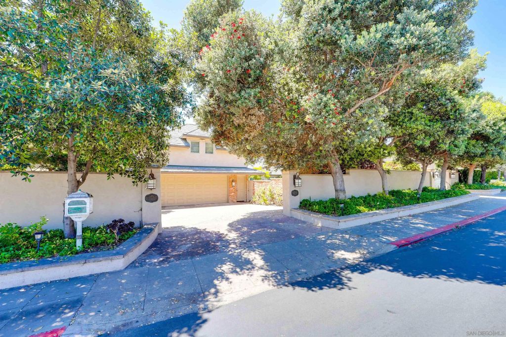 Photo of 6010 Camino de la Costa, La Jolla, CA 92037 (MLS # 250044773)