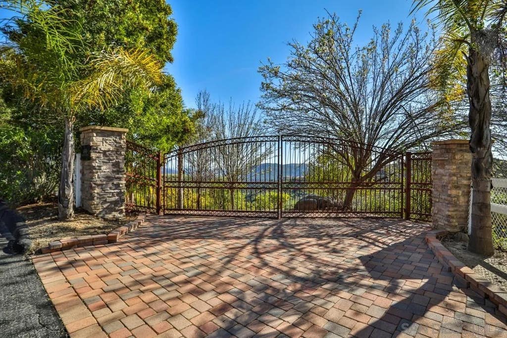 Photo of 44945 Palladian Ct, Temecula, CA 92590 (MLS # 260008905)