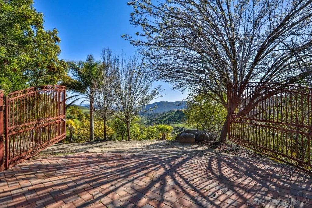 Photo of 44945 Palladian Ct, Temecula, CA 92590 (MLS # 260008905)