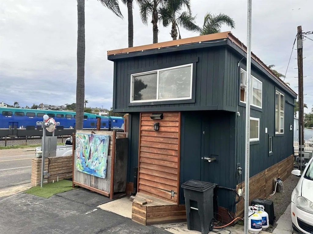 Photo of 1549 N Vulcan Ave #1, Encinitas, CA 92024 (MLS # NDP2511017)