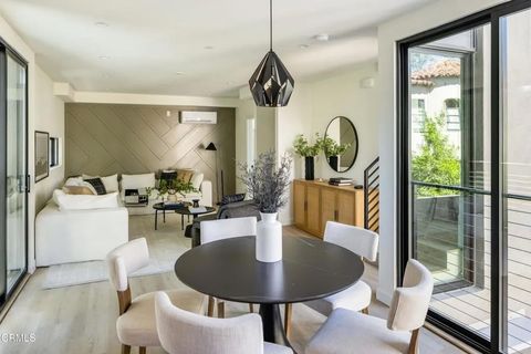 Photo of 508 N Sycamore Avenue, Los Angeles, CA 90036 (MLS # P1-26387)