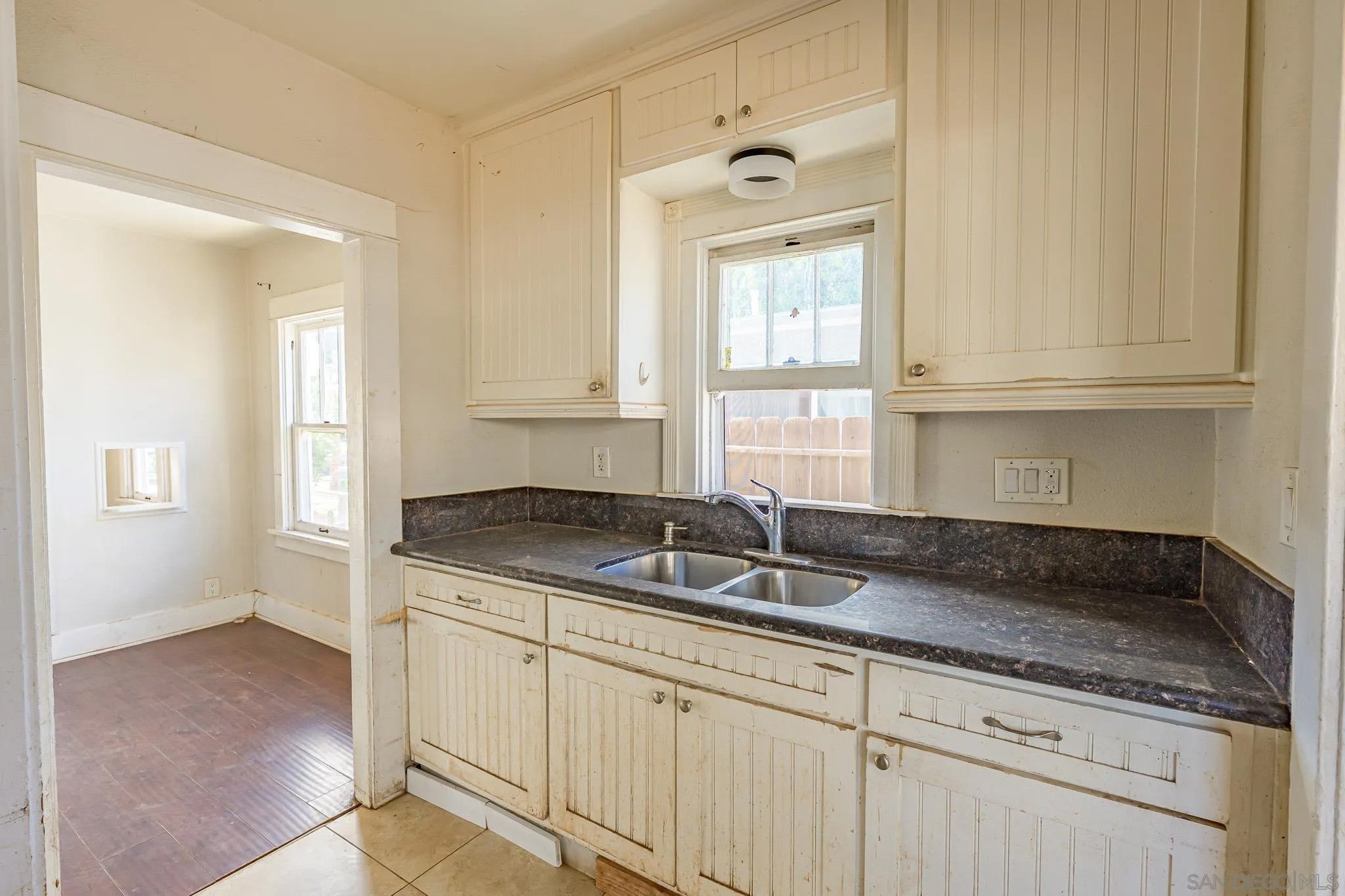 102 E 15Th