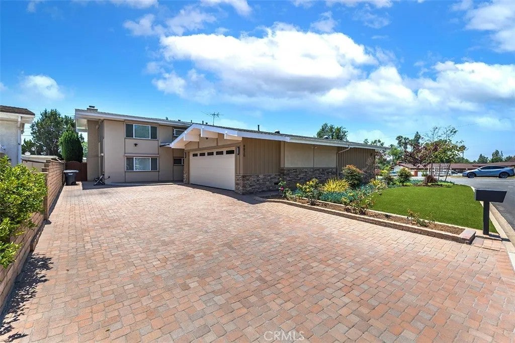 8820 Meadowbrook