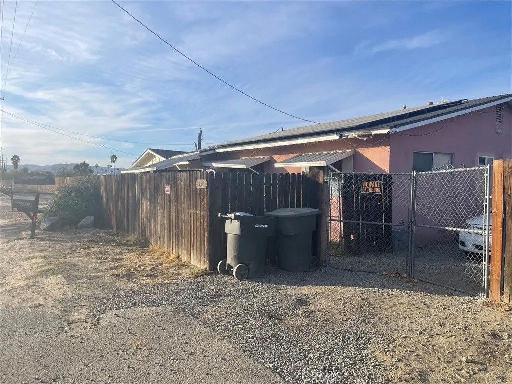 Photo of 421 E Commonwealth Avenue, San Jacinto, CA 92583 (MLS # TR25001743)