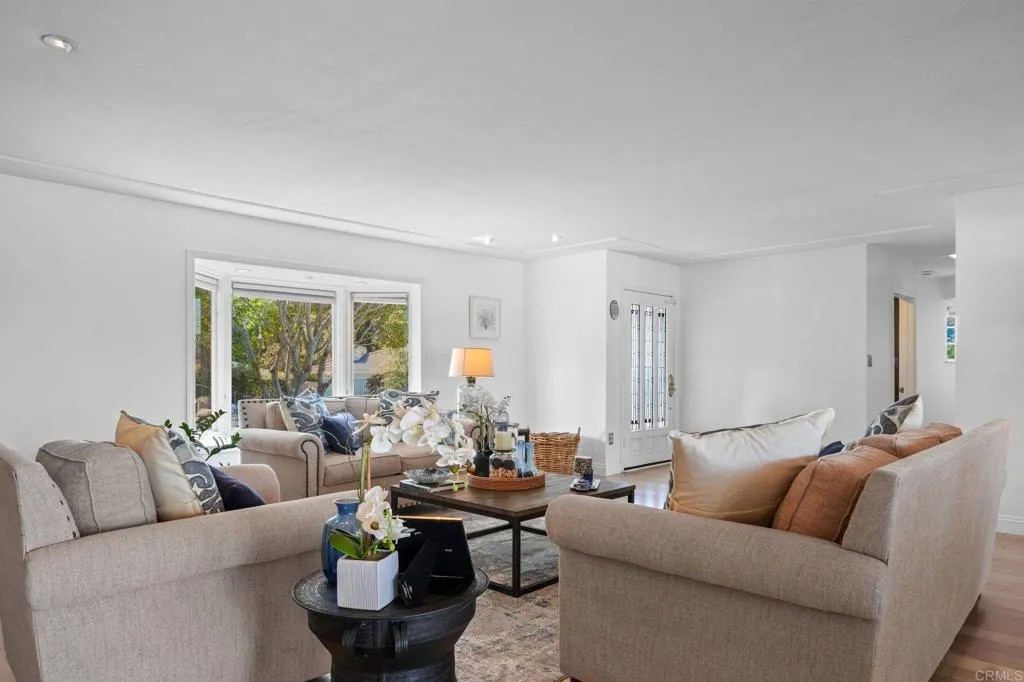415 Carvalos Drive