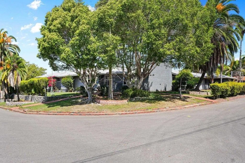 Photo of 415 Carvalos Drive, Chula Vista, CA 91910 (MLS # PTP2507496)