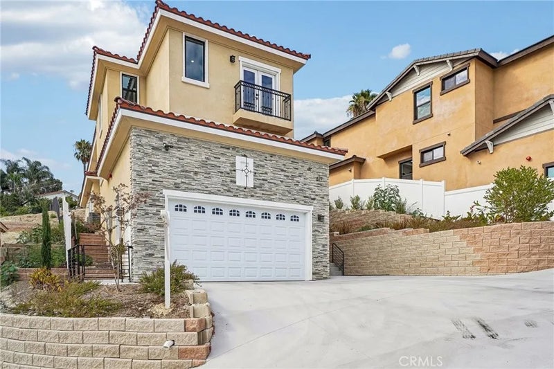 677 Castlehill