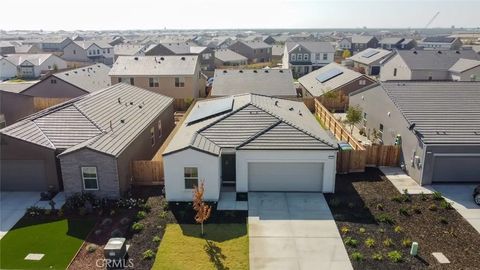 Photo of 1020 Wayfarer Ln, Madera, CA 93636 (MLS # MD25245696)