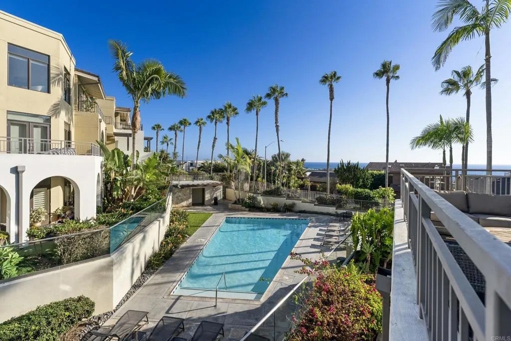 5460 La Jolla Boulevard G201