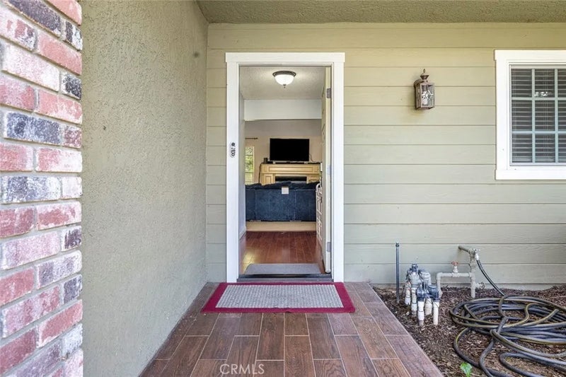 2183 E Fallbrook Avenue