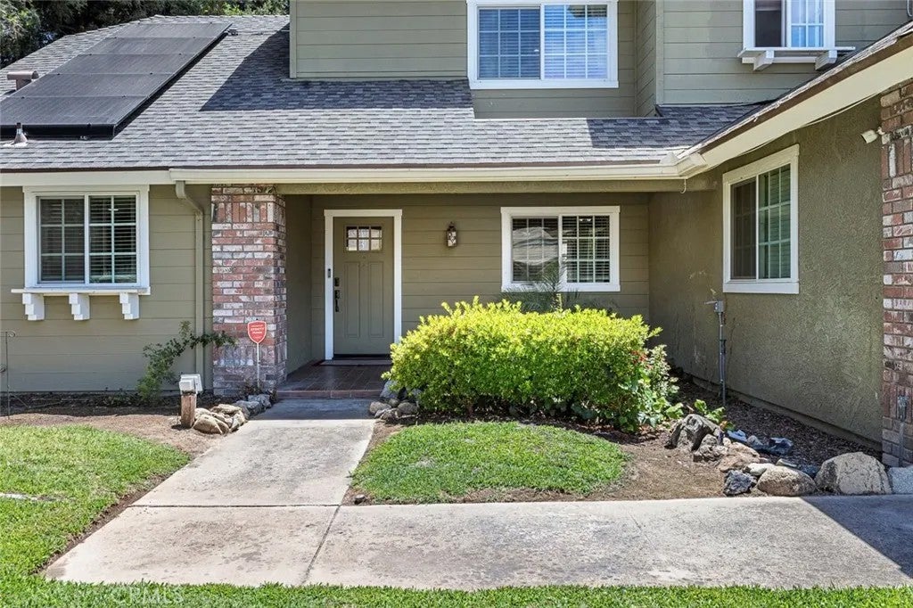 Photo of 2183 E Fallbrook Avenue, Fresno, CA 93720 (MLS # FR26140794)