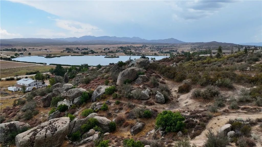 Photo of 654 Skyview, Aguanga, CA 92536 (MLS # SW25195632)