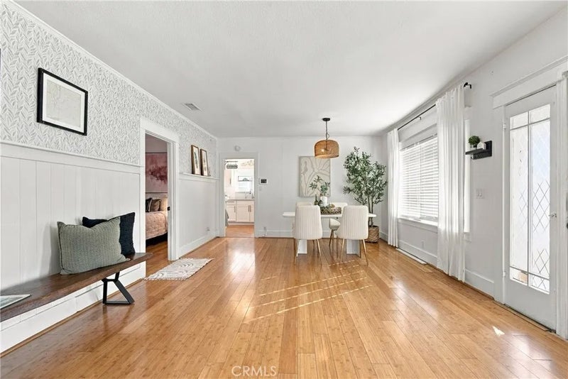 1105 S Hickory
