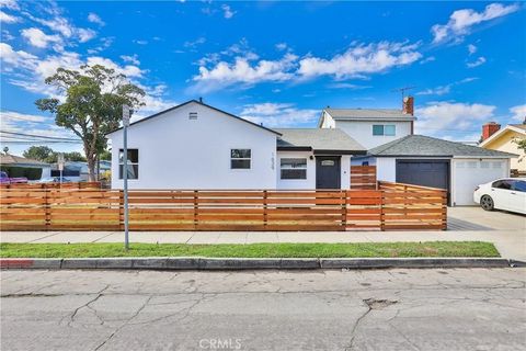 Photo of 1639 E Hungerford Street, Long Beach, CA 90805 (MLS # SB26018909)