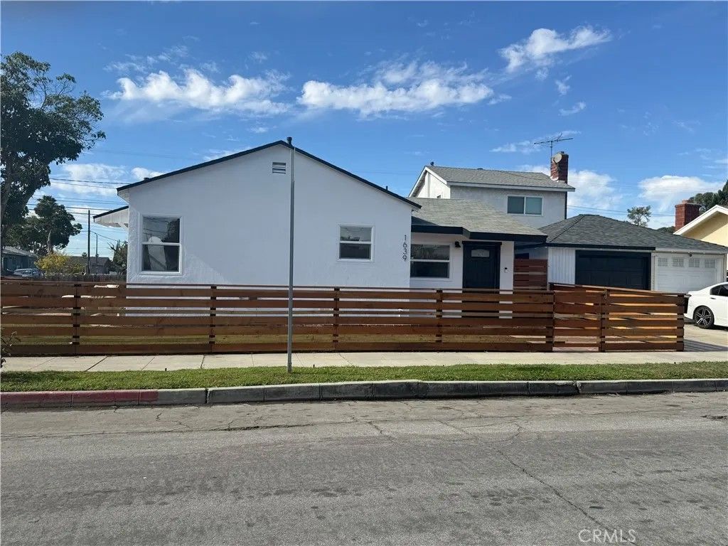 Photo of 1639 E East Hungerford Street, Long Beach, CA 90805 (MLS # SB26018909)
