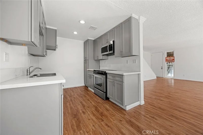 15500 Tustin Village 25