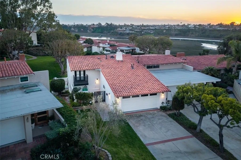 Photo of 2111 Vista Entrada, Newport Beach, CA 92660 (MLS # OC26029137)