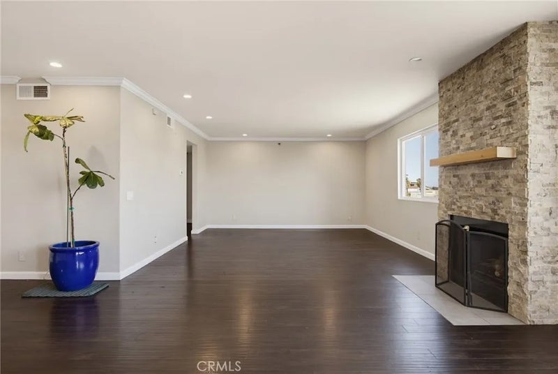 726 Elm Avenue 403