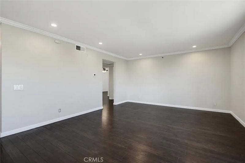 726 Elm Avenue 403