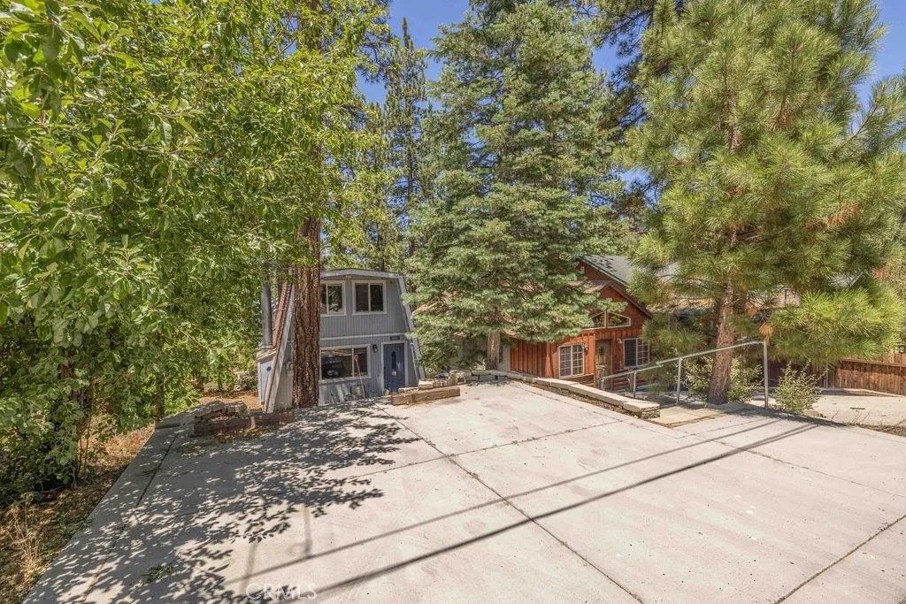 1111 W Alta Vista