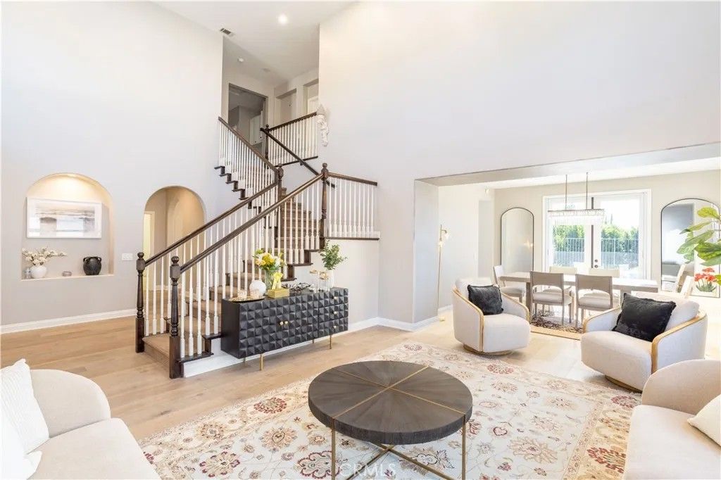 Photo of 5474 Sunlight St, Simi Valley, CA 93063 (MLS # SR26009945)