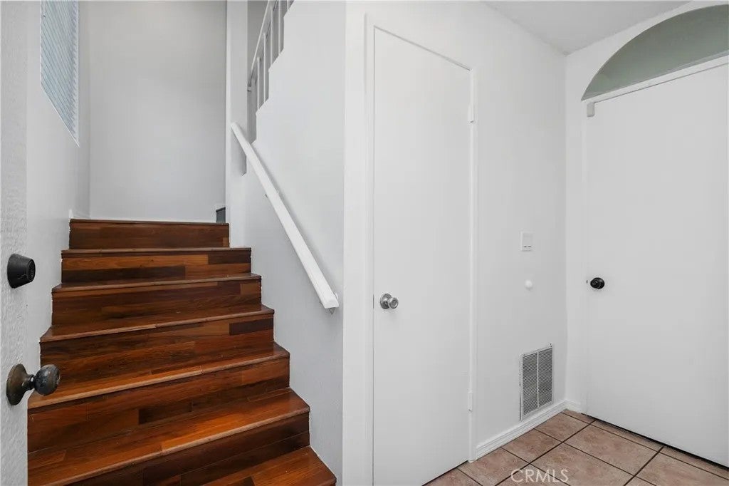 3876 Howard Avenue 7