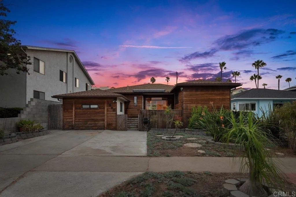 1960 Emerald Street