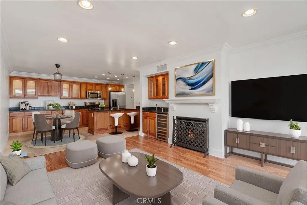 Photo of 911 N Kings Rd, West Hollywood, CA 90069 (MLS # OC25276043)