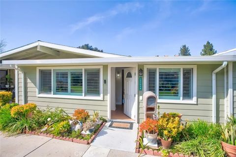 Photo of 19204 Avenue Of The Oaks, Newhall, CA 91321 (MLS # SR26053997)