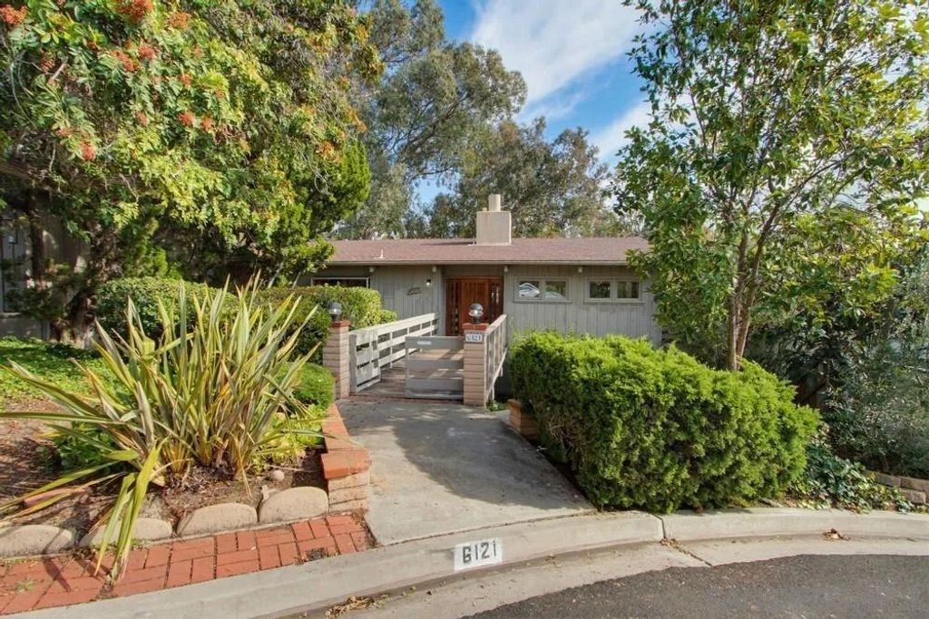 Photo of 6121 La Pintura Dr, La Jolla, CA 92037 (MLS # 250045216)