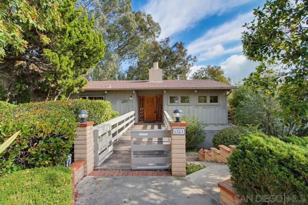 Photo of 6121 La Pintura Dr, La Jolla, CA 92037 (MLS # 250045216)