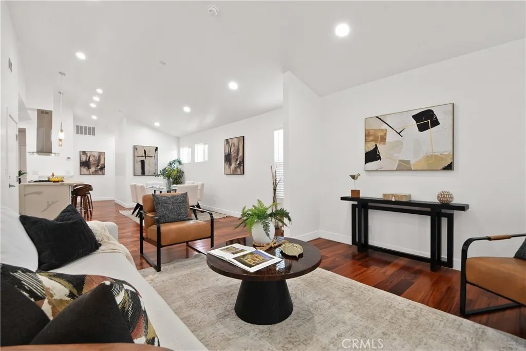 11861 S San Pedro