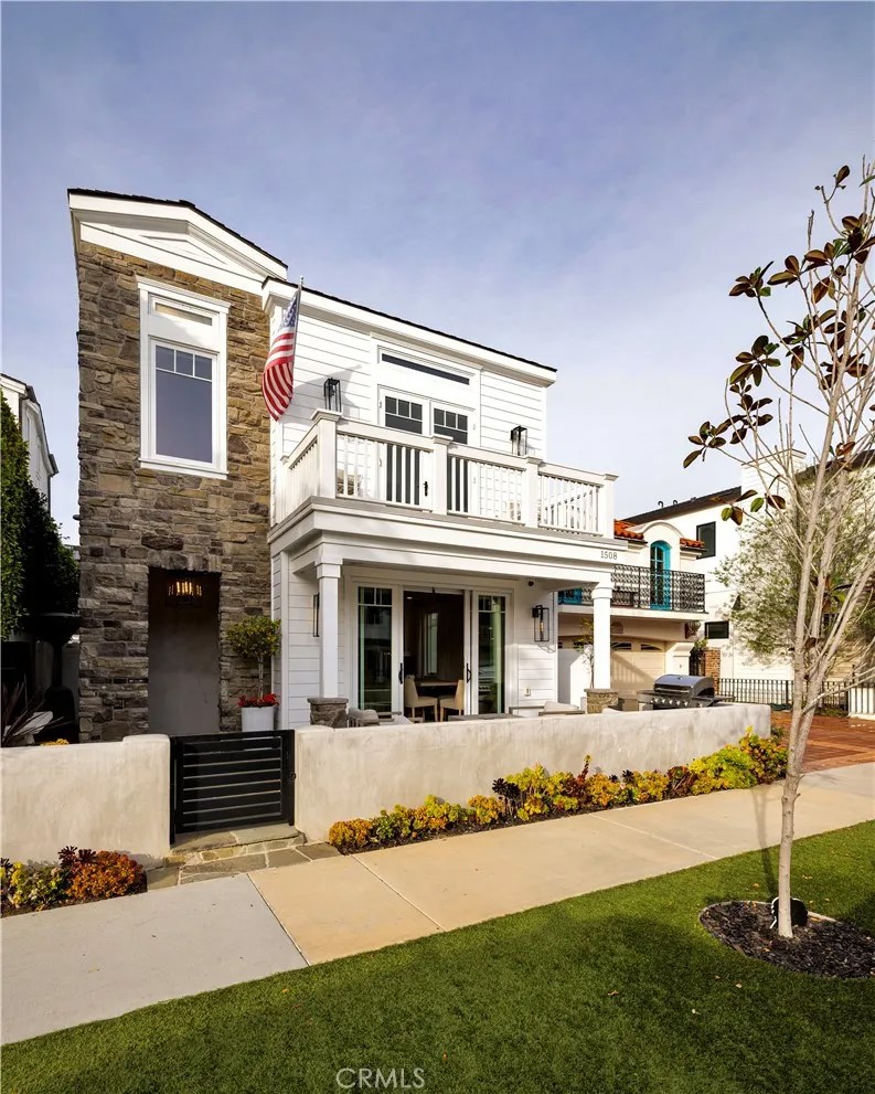 1508 E Balboa Boulevard