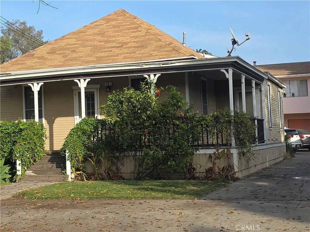 Photo of 281 N Grand, Orange, CA 92866 (MLS # OC25278012)