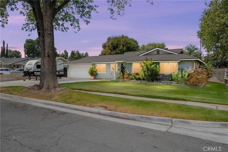 9053 Delano