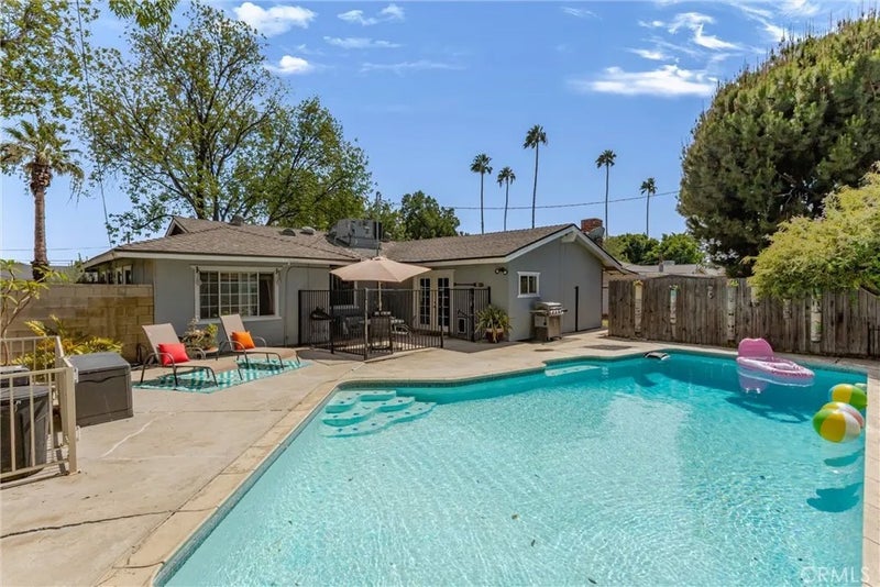 9053 Delano