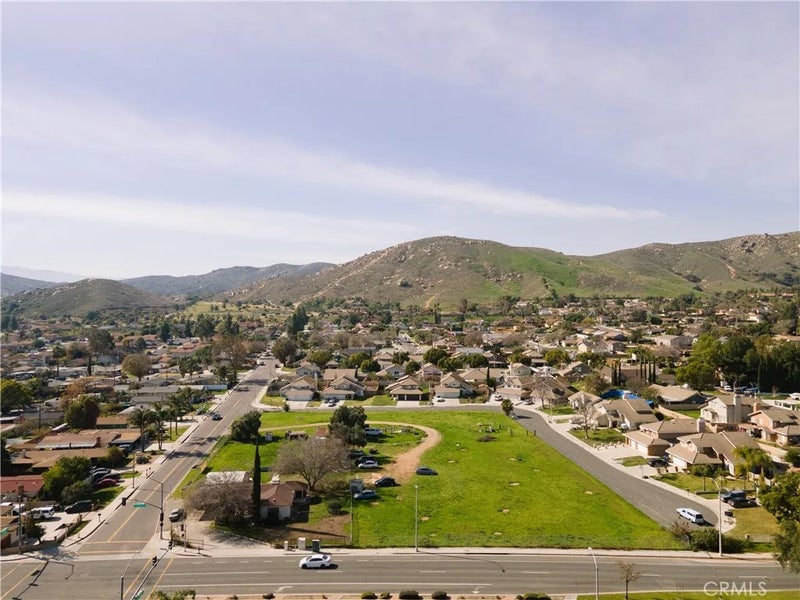 5608 La Sierra