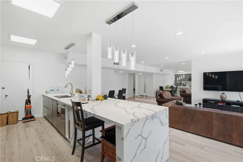 7309 Franklin Ave 105
