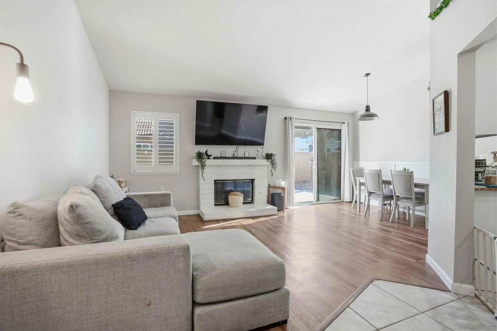 Photo of 998 Hillcrest St, Hemet, CA 92545 (MLS # 250045357)