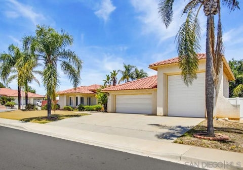 Photo of 2858 Manzanita View Rd, Alpine, CA 91901 (MLS # 260010926)