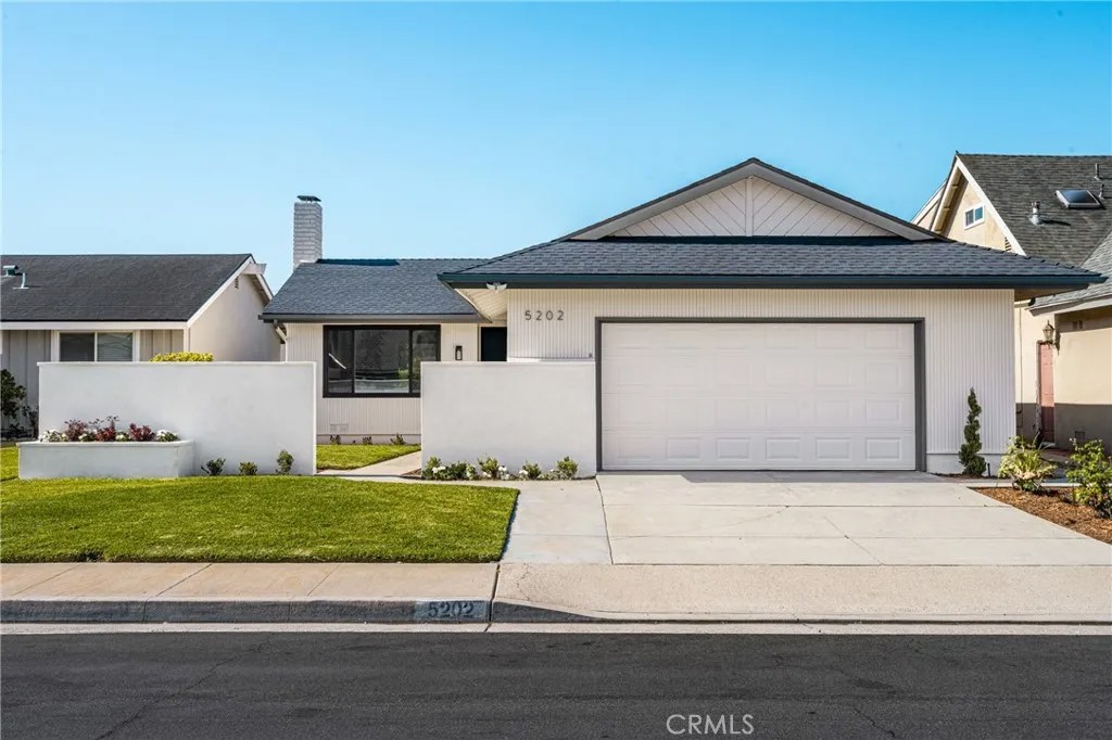 5202 Del Sur Circle